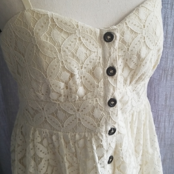 Beautiful cream lace dress EUC - Picture 2 of 5